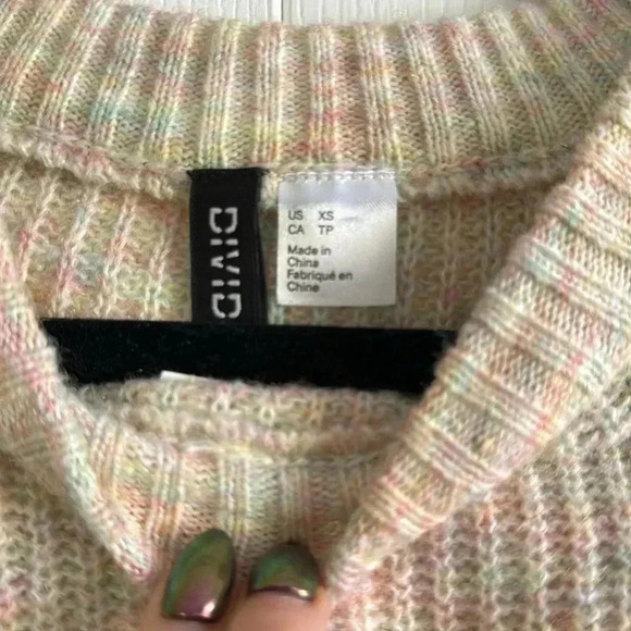 H&M Divided | Multi-colored Cream Sweater | size XS - Picture 3 of 6